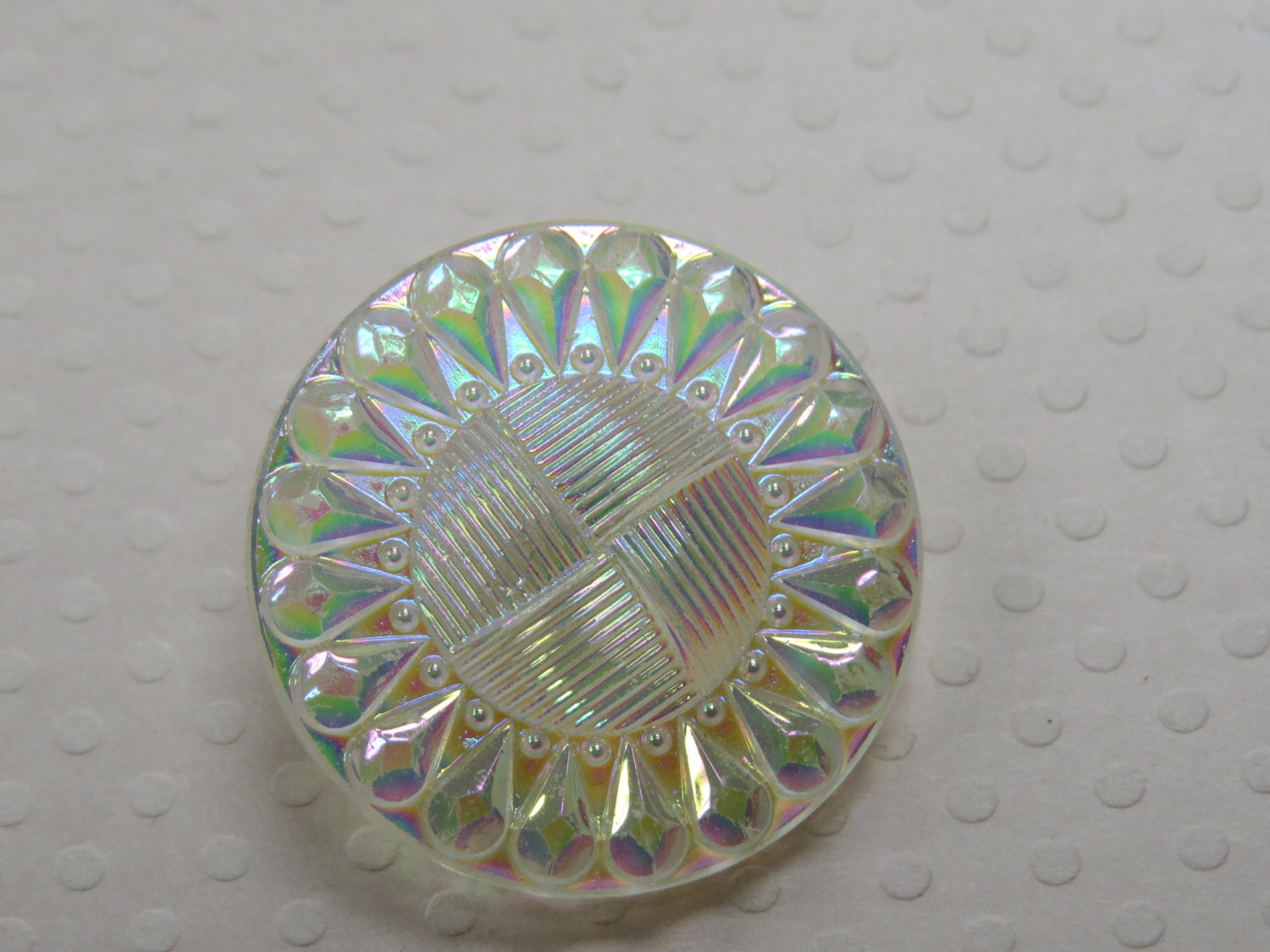 Italian Iridescent Gold Mother of Pearl Button - 36L/23mm